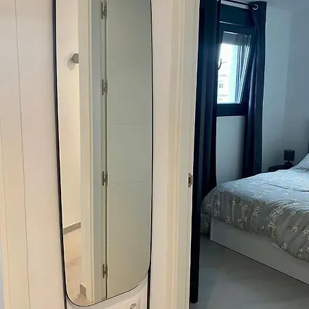 Apto Moderno, A Minutos De La Playa Y Del Centro * Tarifa